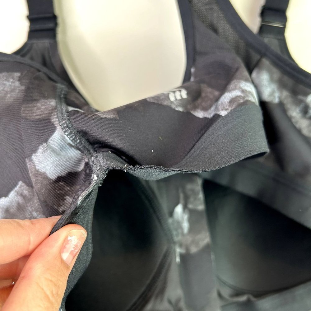Black sports bra size 40D - Picture 6 of 6